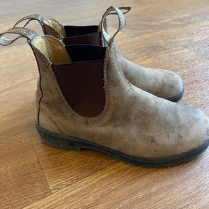 Blundstone woman size 9